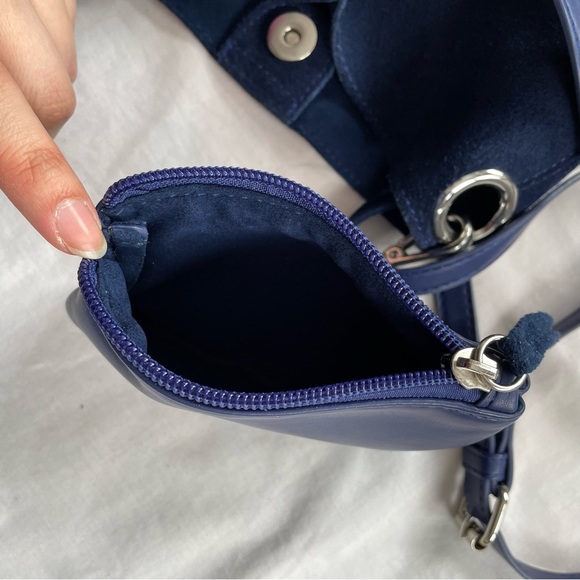 Urban Outfitters | faux suede navy bucket bag - Picture 6 of 6